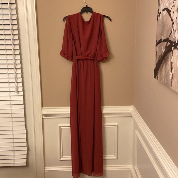 Rust colored long lined dress with open sleeves - Picture 6 of 6